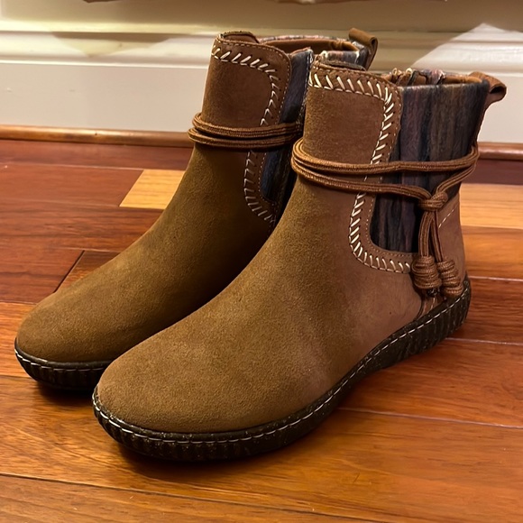 Clarks Women's Caroline Lily Mid Calf Boot, Pebble Suede, 6